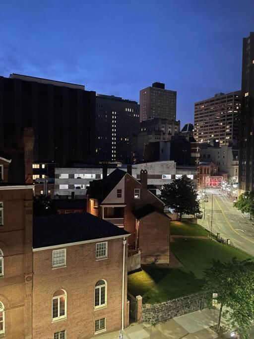 Cozy, High Rise, Large Studio Facing Downtown . Apartment Baltimore Exterior photo